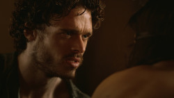 extant_GameOfThrones_3x07-TheBearAndTheMaidenFair_0787