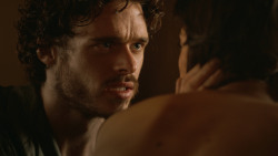 extant_GameOfThrones_3x07-TheBearAndTheMaidenFair_0794