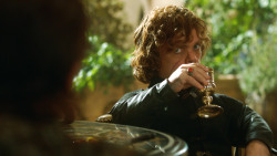 extant_GameOfThrones_3x07-TheBearAndTheMaidenFair_1440