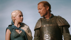 extant_GameOfThrones_3x07-TheBearAndTheMaidenFair_1974