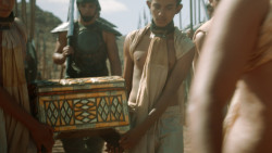 extant_GameOfThrones_3x07-TheBearAndTheMaidenFair_2115