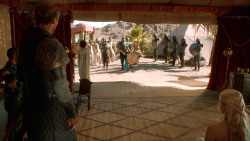 extant_GameOfThrones_3x07-TheBearAndTheMaidenFair_2161