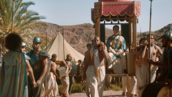extant_GameOfThrones_3x07-TheBearAndTheMaidenFair_2168