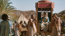extant_GameOfThrones_3x07-TheBearAndTheMaidenFair_2175