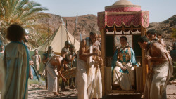 extant_GameOfThrones_3x07-TheBearAndTheMaidenFair_2177