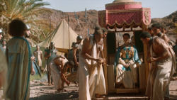 extant_GameOfThrones_3x07-TheBearAndTheMaidenFair_2178
