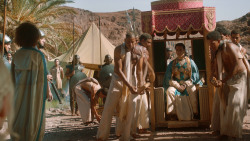 extant_GameOfThrones_3x07-TheBearAndTheMaidenFair_2179