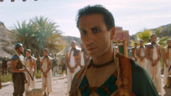 extant_GameOfThrones_3x07-TheBearAndTheMaidenFair_2205
