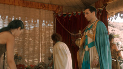 extant_GameOfThrones_3x07-TheBearAndTheMaidenFair_2243