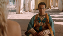extant_GameOfThrones_3x07-TheBearAndTheMaidenFair_2253