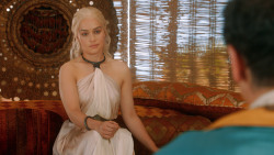 extant_GameOfThrones_3x07-TheBearAndTheMaidenFair_2334