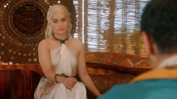 extant_GameOfThrones_3x07-TheBearAndTheMaidenFair_2340