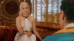 extant_GameOfThrones_3x07-TheBearAndTheMaidenFair_2347