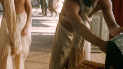 extant_GameOfThrones_3x07-TheBearAndTheMaidenFair_2367
