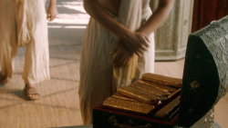 extant_GameOfThrones_3x07-TheBearAndTheMaidenFair_2368