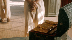 extant_GameOfThrones_3x07-TheBearAndTheMaidenFair_2369