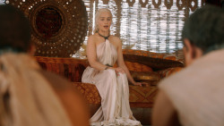 extant_GameOfThrones_3x07-TheBearAndTheMaidenFair_2423