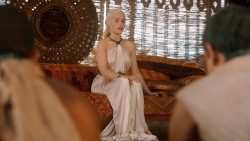 extant_GameOfThrones_3x07-TheBearAndTheMaidenFair_2425