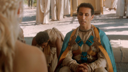 extant_GameOfThrones_3x07-TheBearAndTheMaidenFair_2431