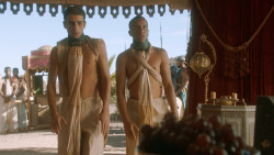 extant_GameOfThrones_3x07-TheBearAndTheMaidenFair_2529
