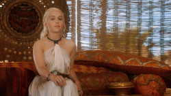 extant_GameOfThrones_3x07-TheBearAndTheMaidenFair_2575