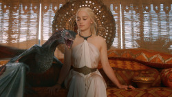 extant_GameOfThrones_3x07-TheBearAndTheMaidenFair_2603
