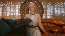 extant_GameOfThrones_3x07-TheBearAndTheMaidenFair_2605