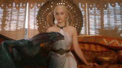 extant_GameOfThrones_3x07-TheBearAndTheMaidenFair_2606