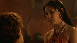 extant_GameOfThrones_3x07-TheBearAndTheMaidenFair_2699