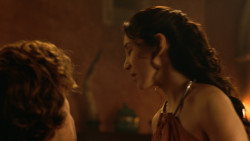 extant_GameOfThrones_3x07-TheBearAndTheMaidenFair_2700