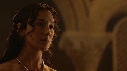 extant_GameOfThrones_3x07-TheBearAndTheMaidenFair_2729