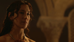 extant_GameOfThrones_3x07-TheBearAndTheMaidenFair_2746