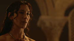 extant_GameOfThrones_3x07-TheBearAndTheMaidenFair_2747