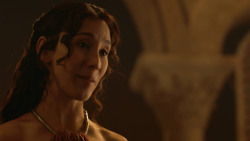 extant_GameOfThrones_3x07-TheBearAndTheMaidenFair_2749