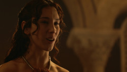 extant_GameOfThrones_3x07-TheBearAndTheMaidenFair_2753