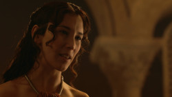 extant_GameOfThrones_3x07-TheBearAndTheMaidenFair_2805