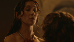 extant_GameOfThrones_3x07-TheBearAndTheMaidenFair_2819