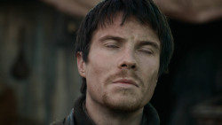 extant_GameOfThrones_3x07-TheBearAndTheMaidenFair_3024