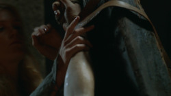 extant_GameOfThrones_3x07-TheBearAndTheMaidenFair_3636