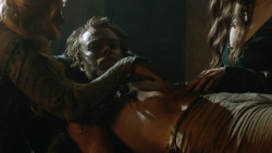 extant_GameOfThrones_3x07-TheBearAndTheMaidenFair_3753