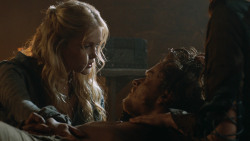 extant_GameOfThrones_3x07-TheBearAndTheMaidenFair_3774