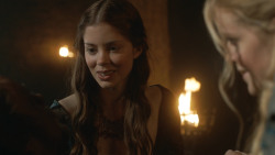 extant_GameOfThrones_3x07-TheBearAndTheMaidenFair_3793