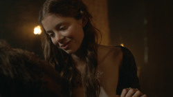 extant_GameOfThrones_3x07-TheBearAndTheMaidenFair_3843