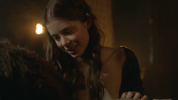 extant_GameOfThrones_3x07-TheBearAndTheMaidenFair_3849