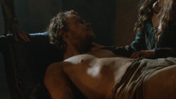 extant_GameOfThrones_3x07-TheBearAndTheMaidenFair_3871