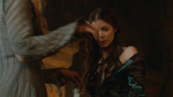 extant_GameOfThrones_3x07-TheBearAndTheMaidenFair_3891