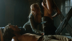 extant_GameOfThrones_3x07-TheBearAndTheMaidenFair_3901