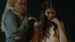 extant_GameOfThrones_3x07-TheBearAndTheMaidenFair_3909