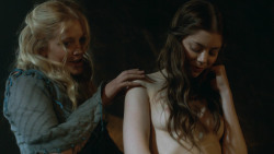 extant_GameOfThrones_3x07-TheBearAndTheMaidenFair_3910
