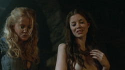 extant_GameOfThrones_3x07-TheBearAndTheMaidenFair_3924